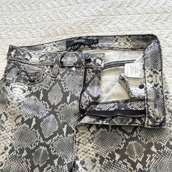 Like New Hudson Barbara High Waist Super Skinny Python Print Jean Size 25 - Picture 8 of 16